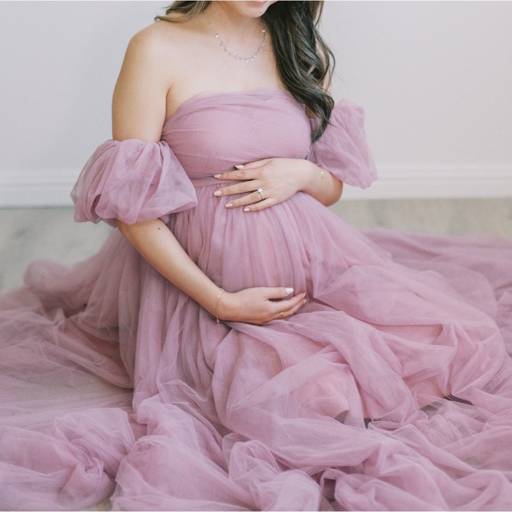 Elegant Pink Off-Shoulder Maternity Dress - Picture 4 of 7